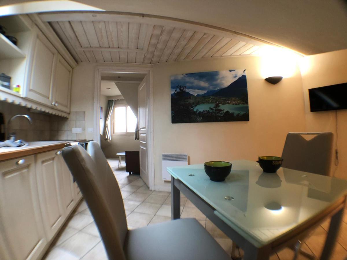 Panoramique Lac d'Annecy: Atypique Résidence avec Plage Privée Duingt Exterior photo